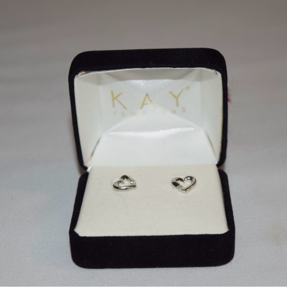 Stunning 10k with tiny diamonds heart shape earrings